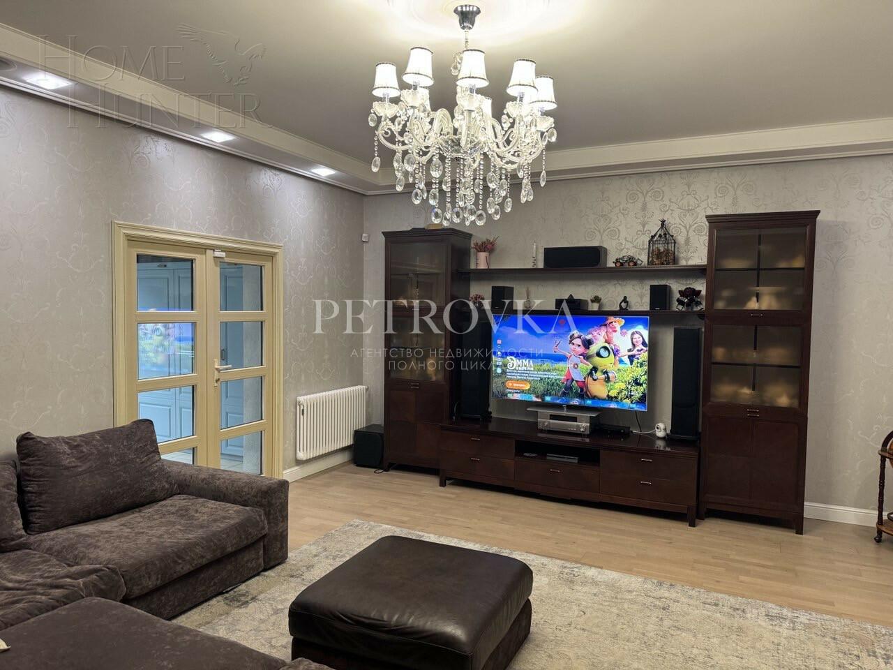 3-этажный таунхаус 320 м² с отделкой