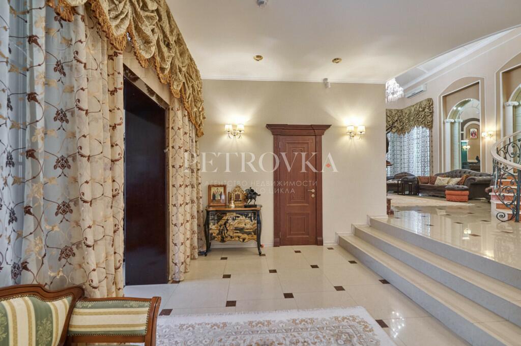 2-этажный коттедж 580.8 м² с отделкой