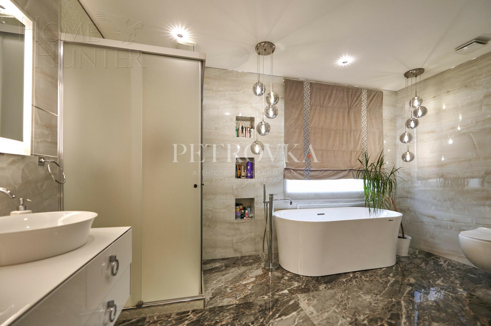 2-этажный коттедж 240 м² с отделкой