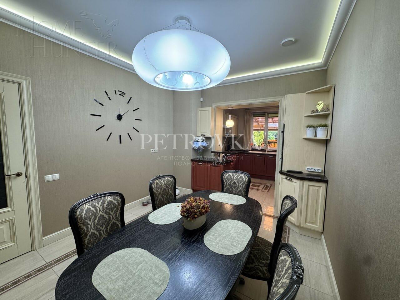 3-этажный таунхаус 320 м² с отделкой