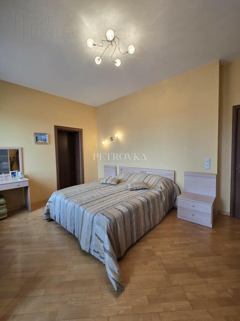 3-этажный коттедж 1 000 м² с отделкой