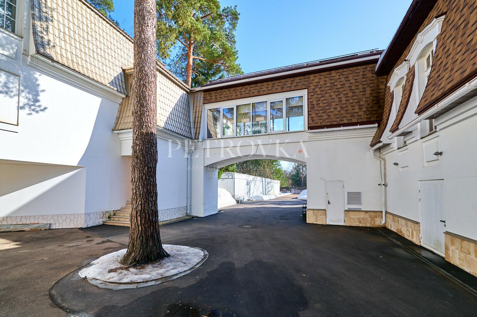 3-этажный коттедж 955 м² с отделкой