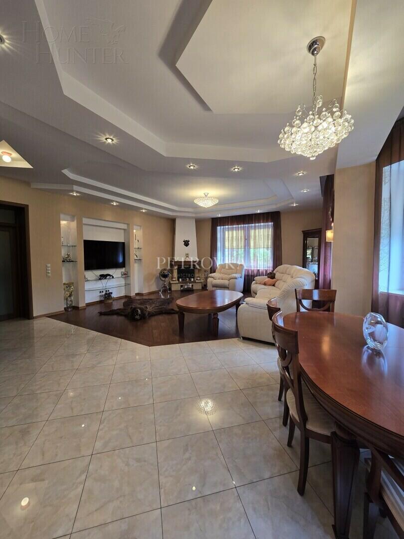 3-этажный коттедж 1 000 м² с отделкой