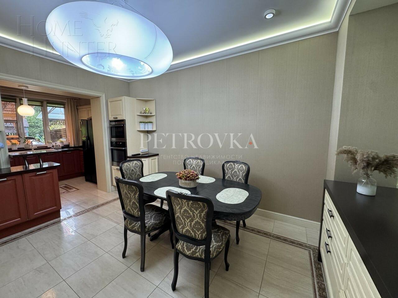 3-этажный таунхаус 320 м² с отделкой