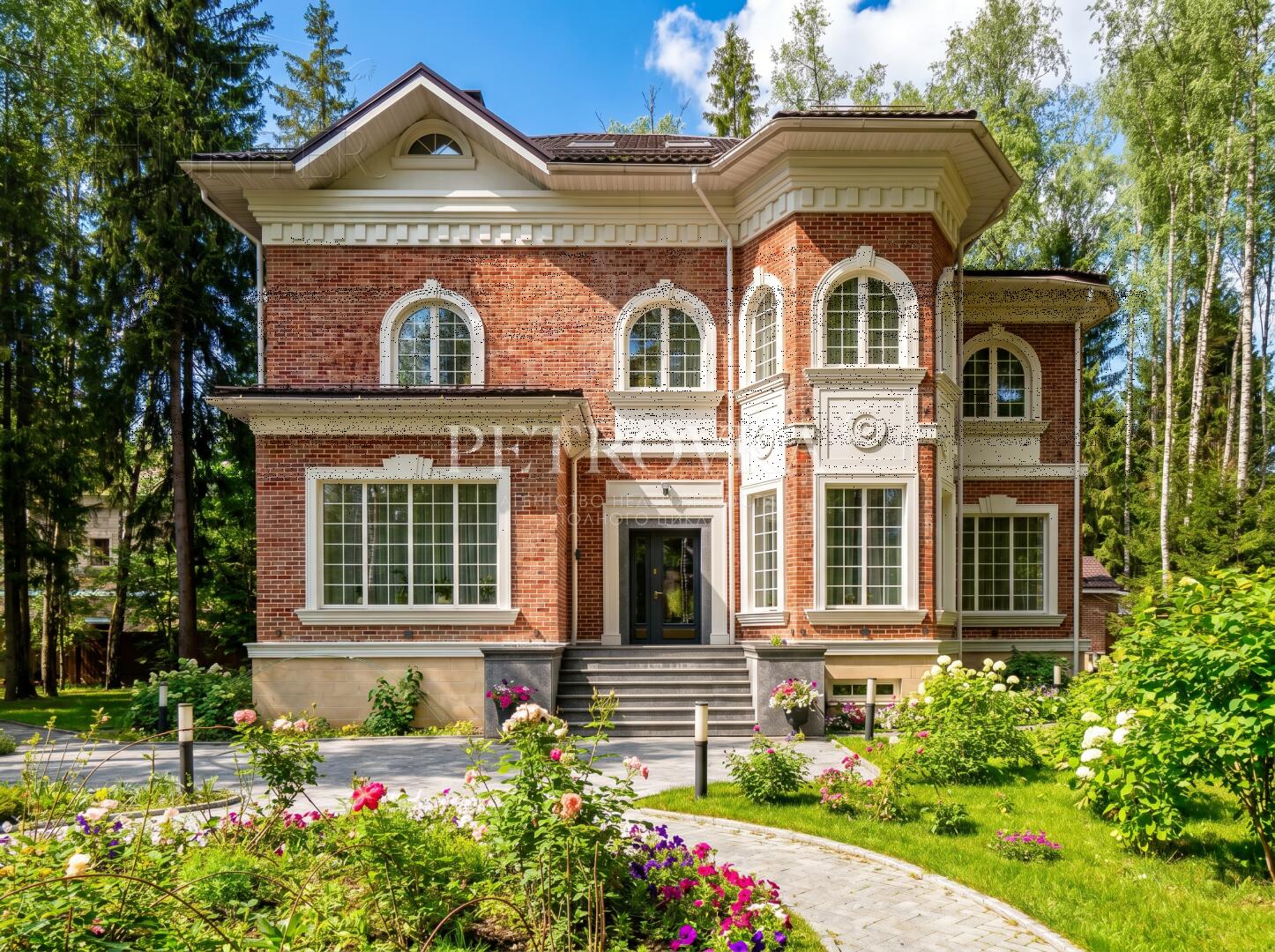 3-этажный коттедж 453.8 м² с отделкой