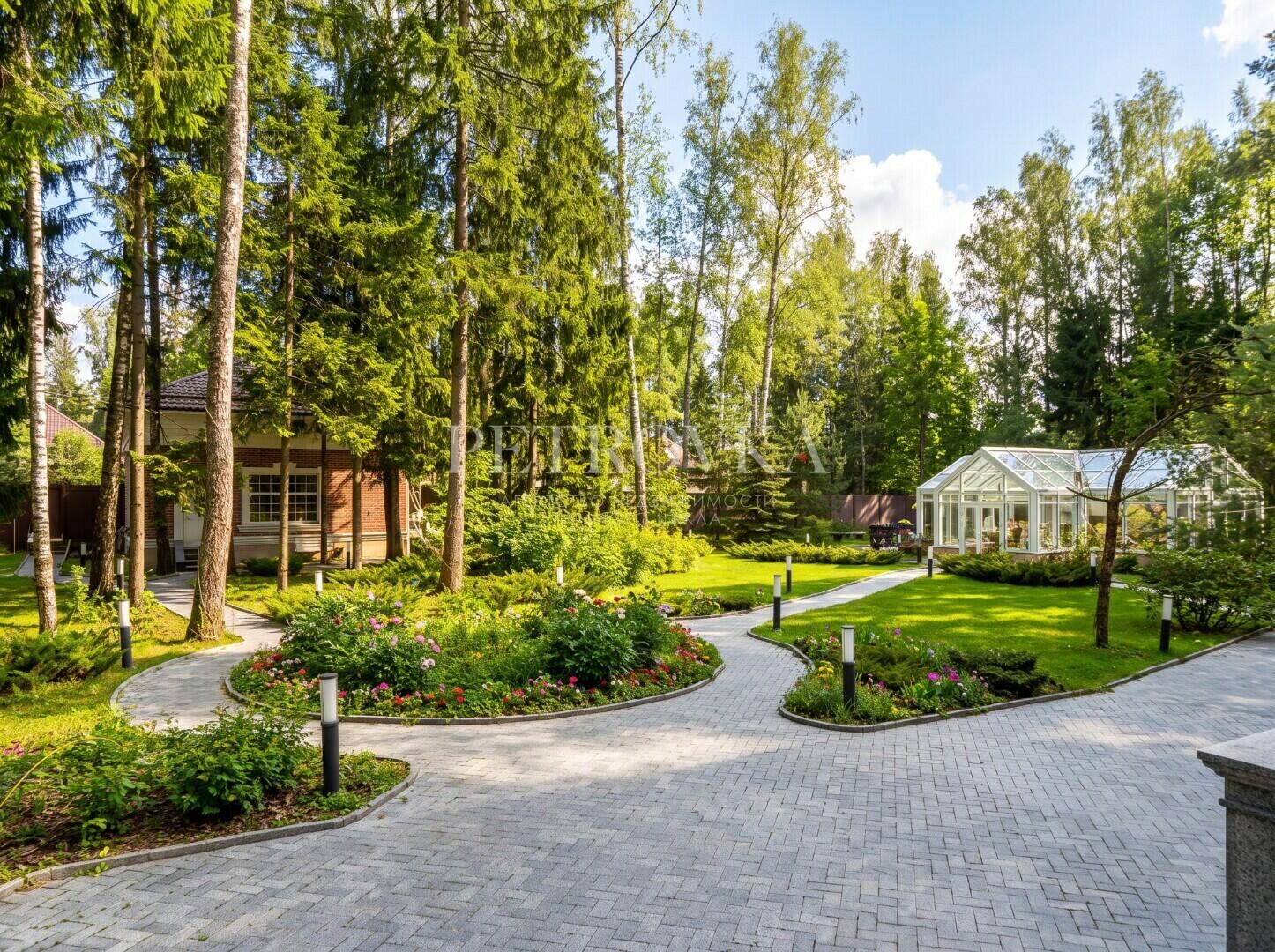 3-этажный коттедж 453.8 м² с отделкой