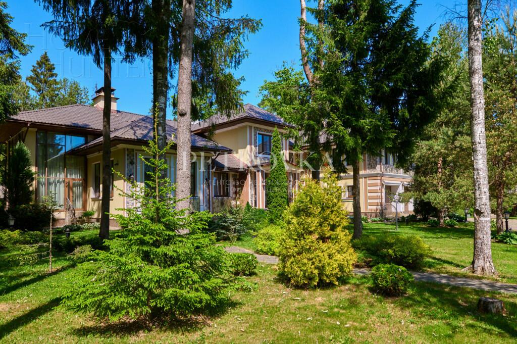 2-этажный коттедж 580.8 м² с отделкой