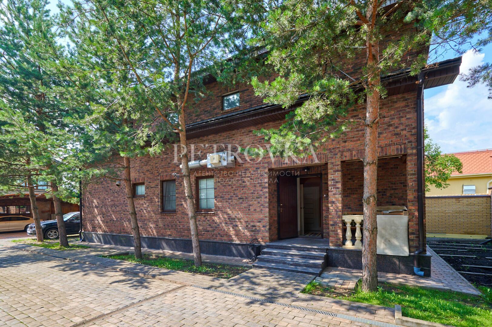 2-этажный коттедж 240 м² с отделкой