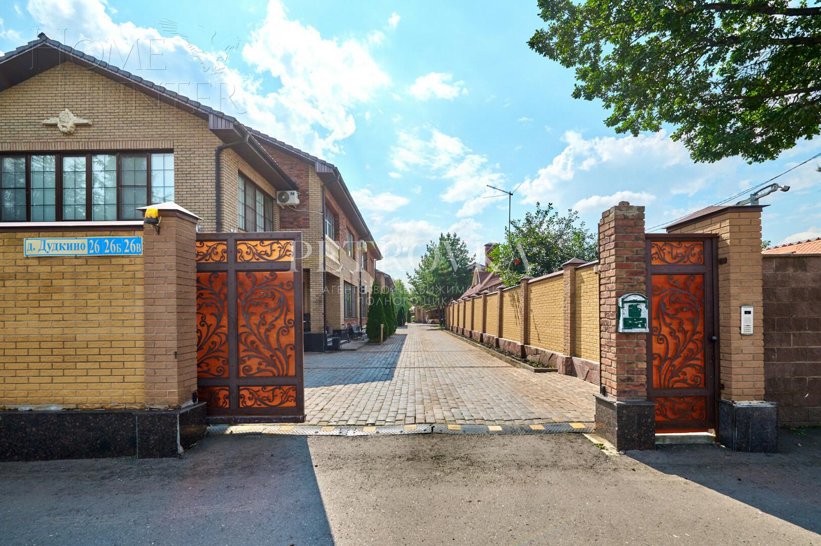 2-этажный коттедж 240 м² с отделкой