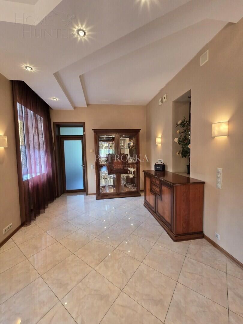 3-этажный коттедж 1 000 м² с отделкой