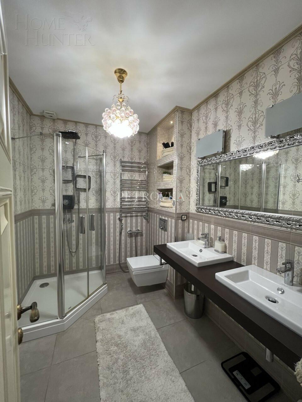 3-этажный таунхаус 320 м² с отделкой