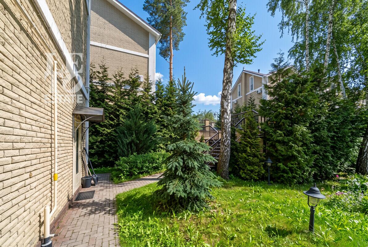 1-этажный коттедж 420 м² с отделкой