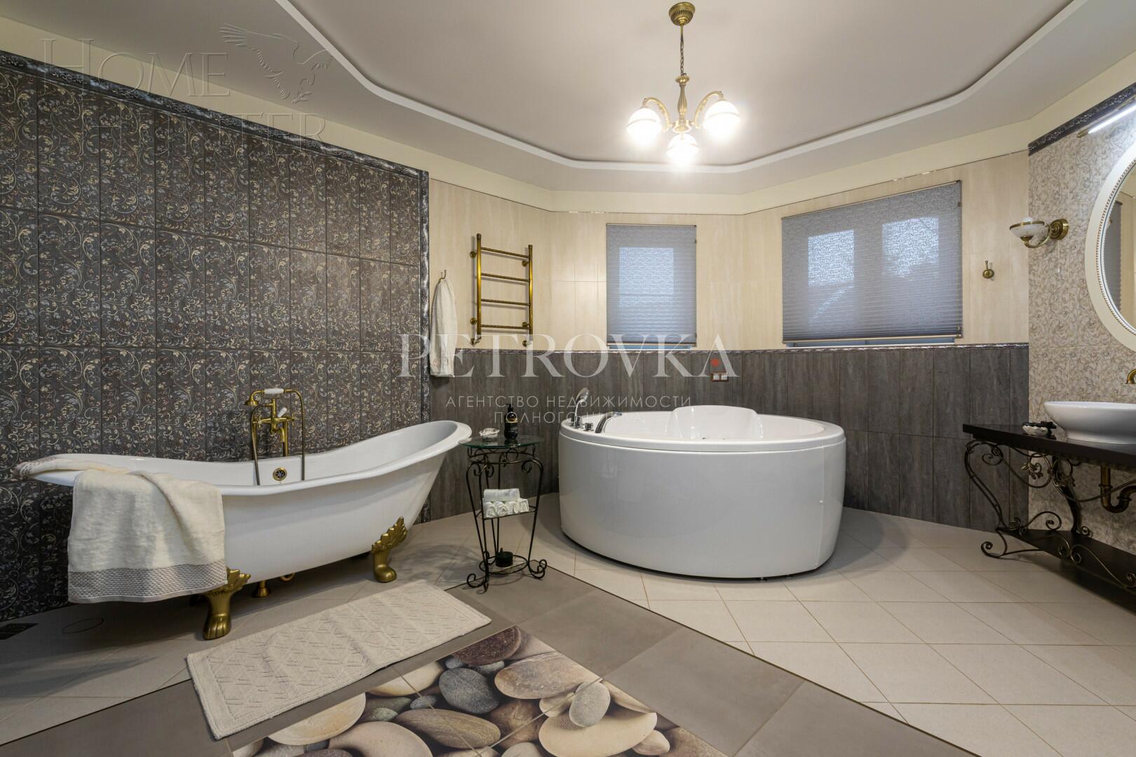 4-этажный коттедж 928 м² с отделкой