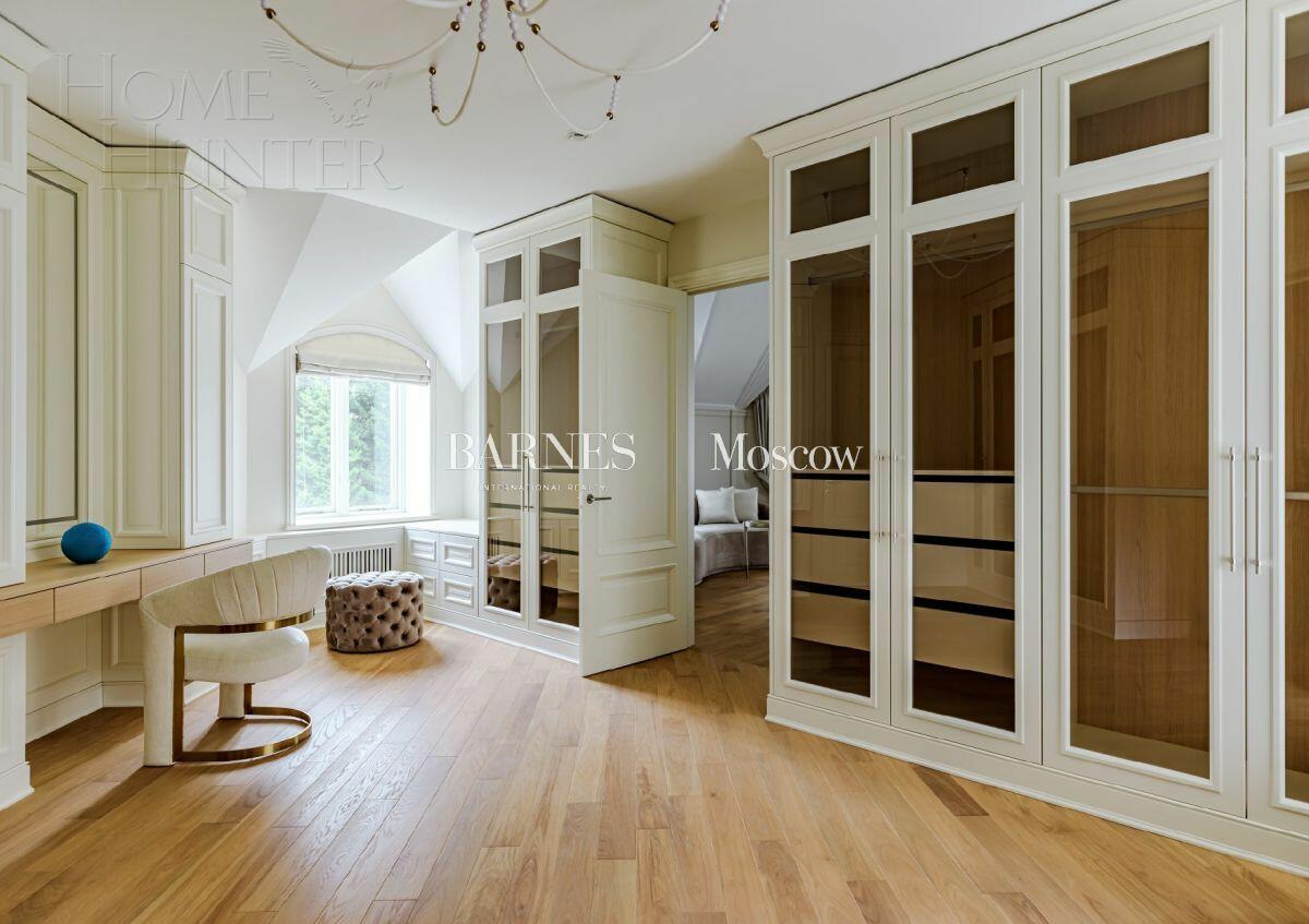 2-этажный коттедж 1 300 м² с отделкой