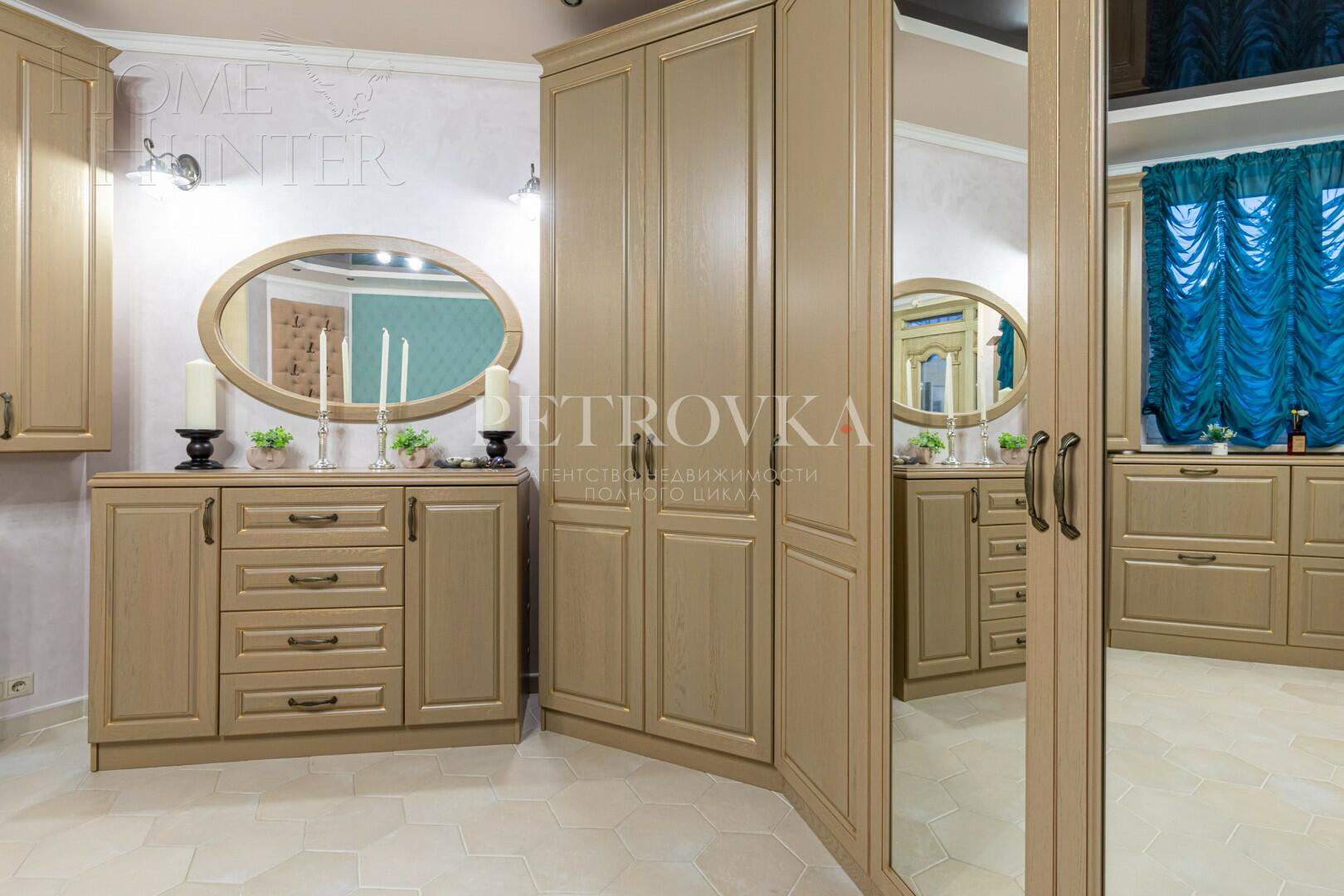 4-этажный коттедж 928 м² с отделкой