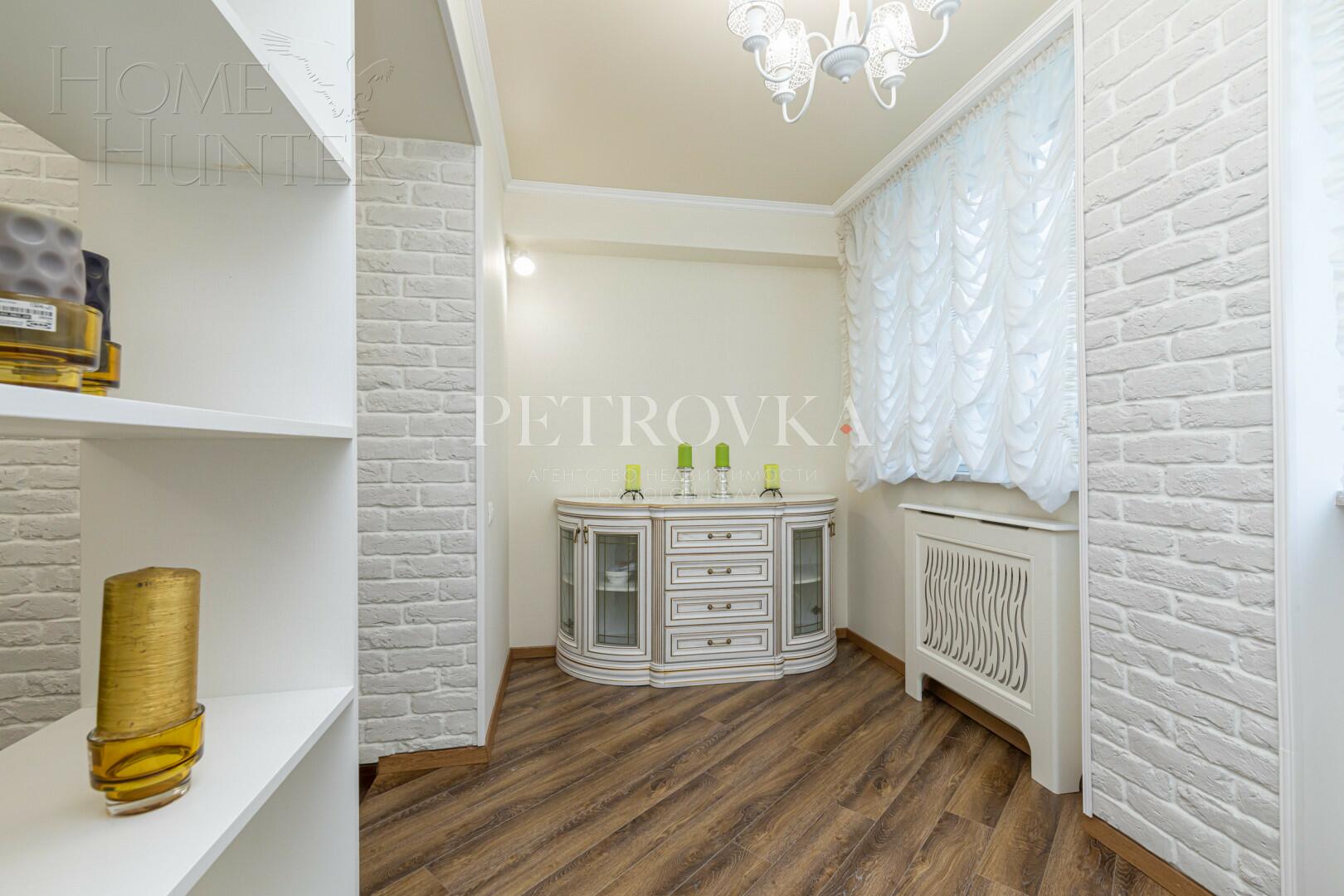 4-этажный коттедж 928 м² с отделкой
