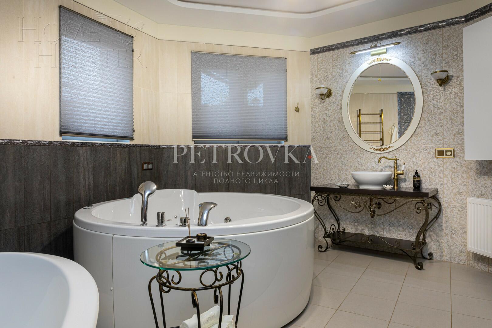 4-этажный коттедж 928 м² с отделкой