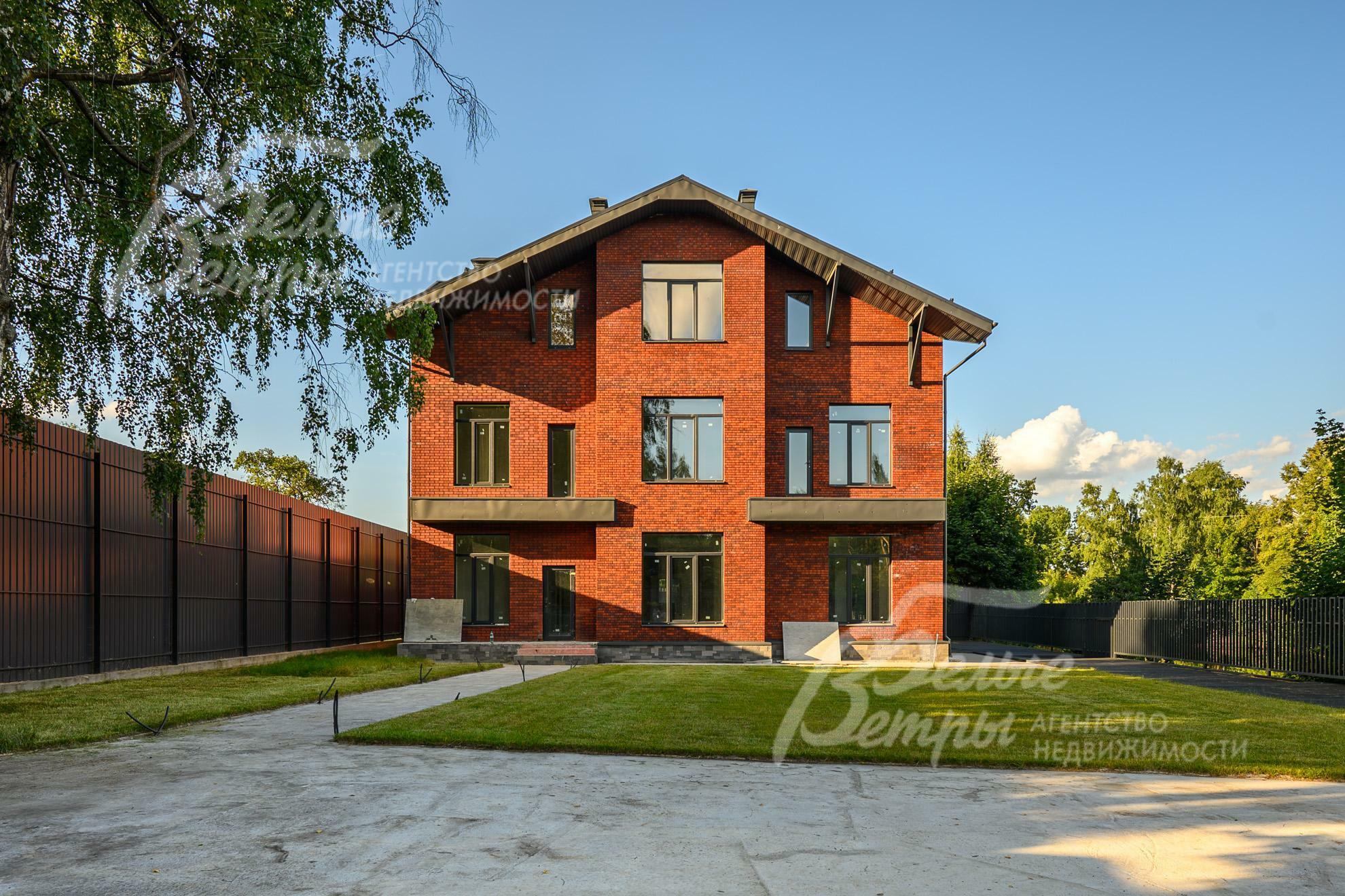 3-этажный коттедж 443 м² без отделки