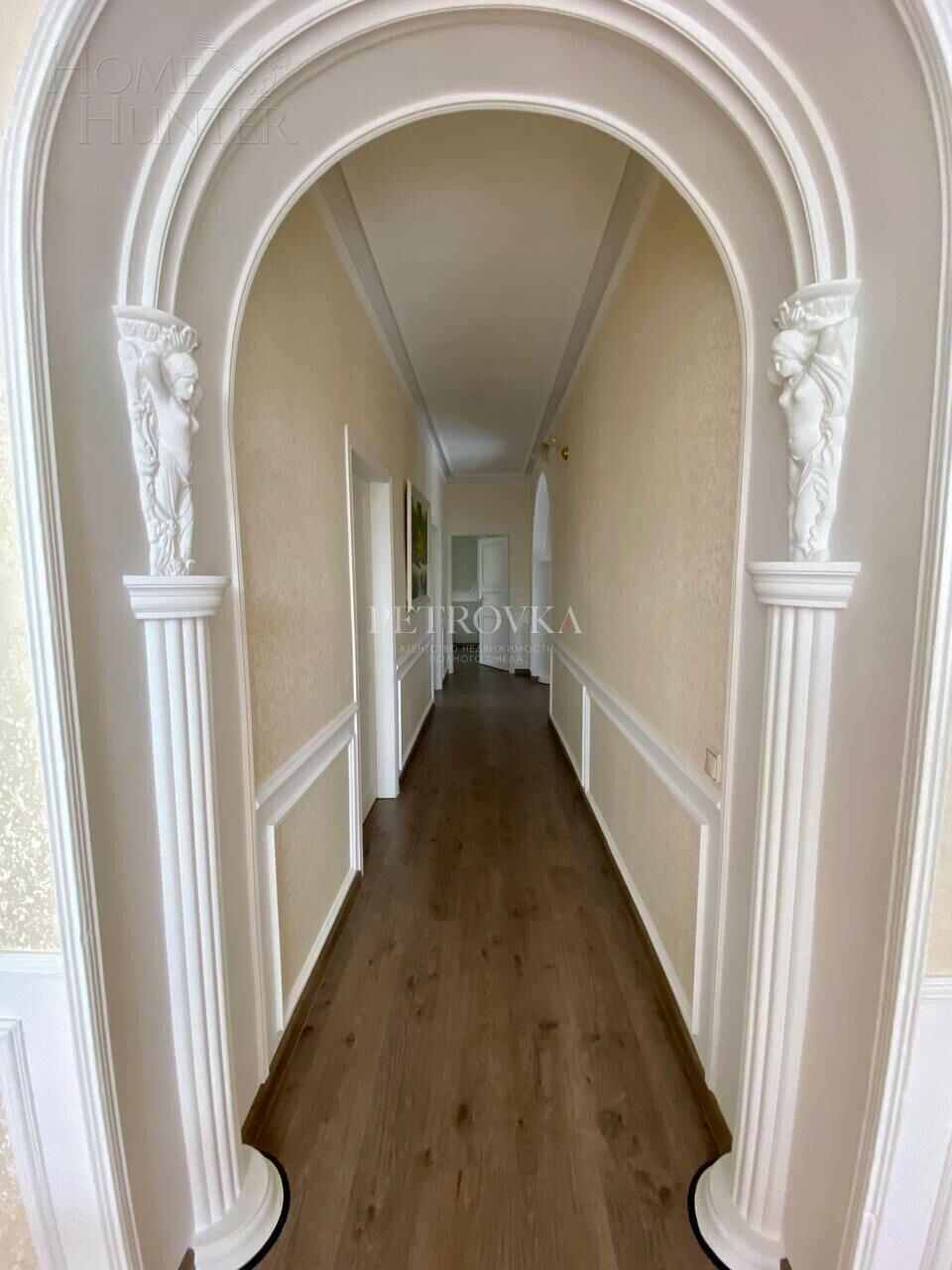 3-этажный коттедж 650 м² с отделкой
