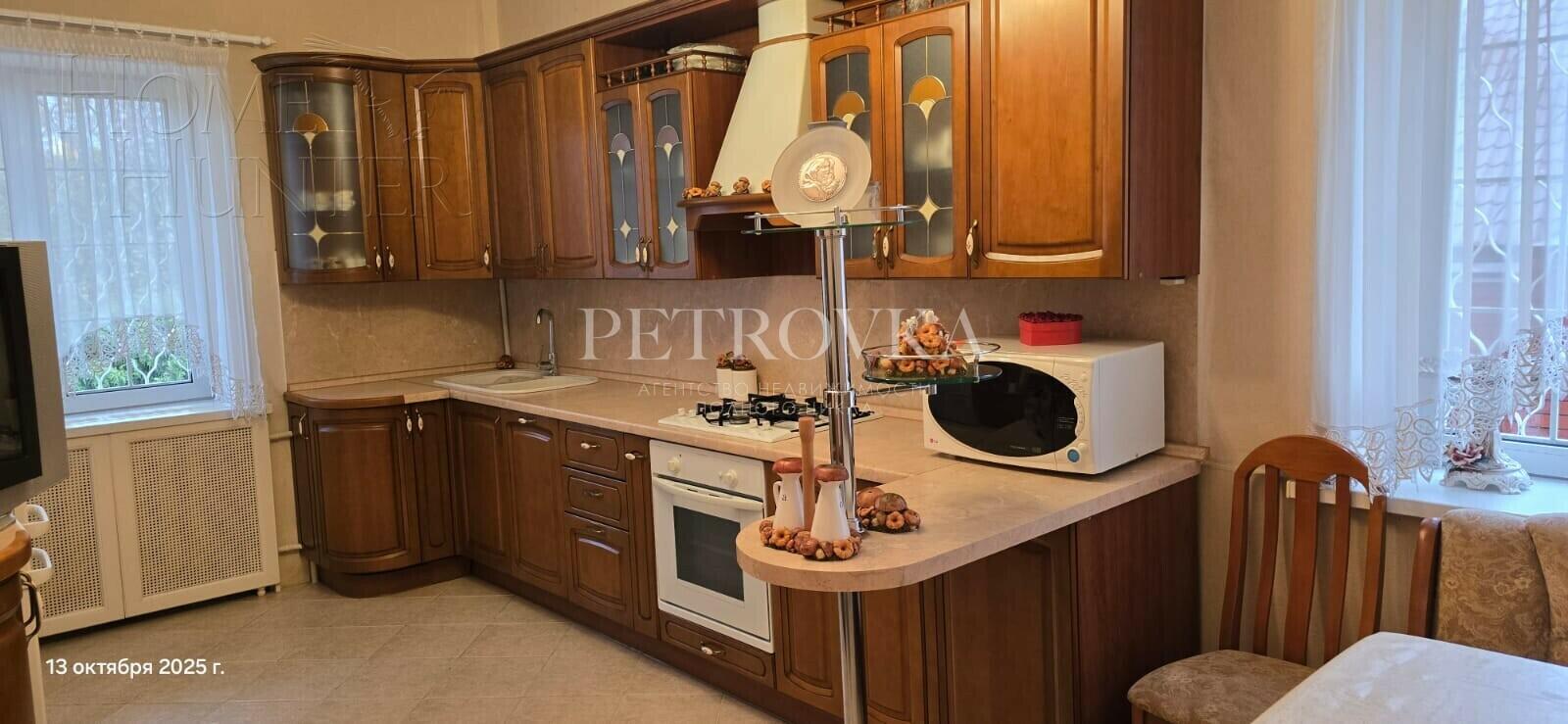 3-этажный коттедж 650 м² с отделкой
