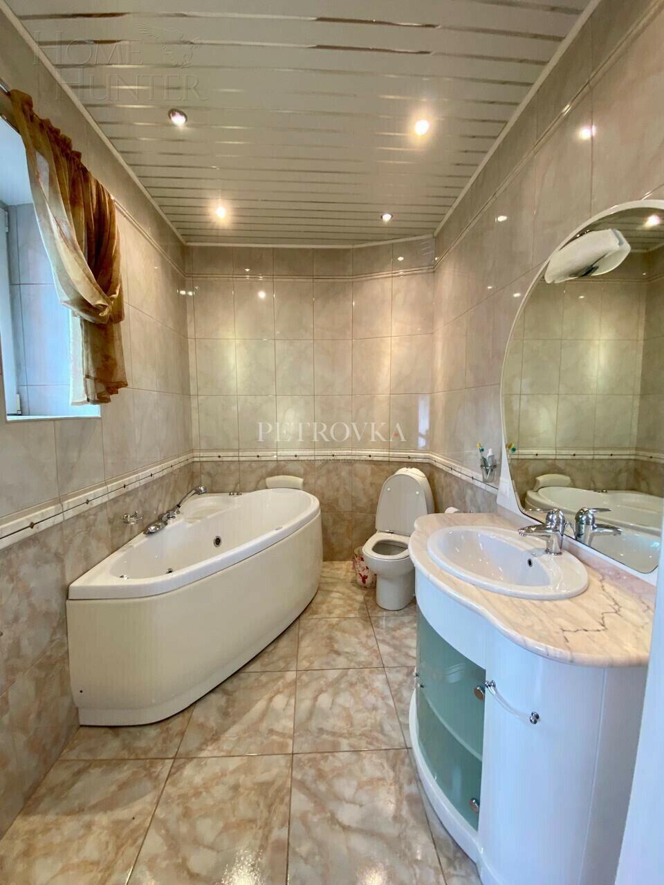 3-этажный коттедж 650 м² с отделкой