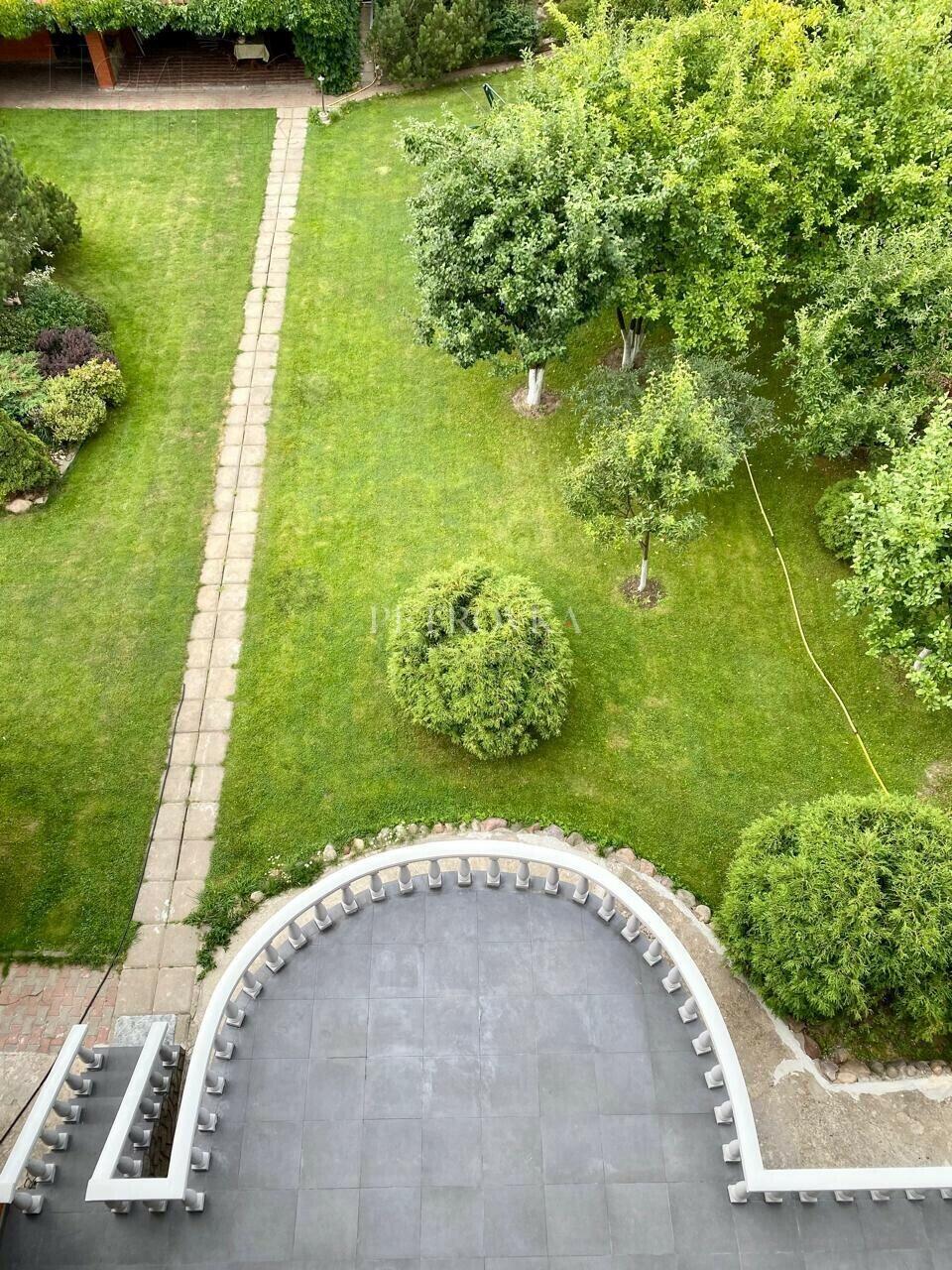 3-этажный коттедж 650 м² с отделкой