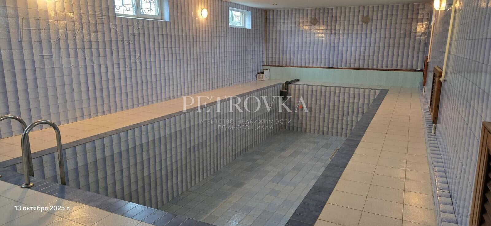 3-этажный коттедж 650 м² с отделкой