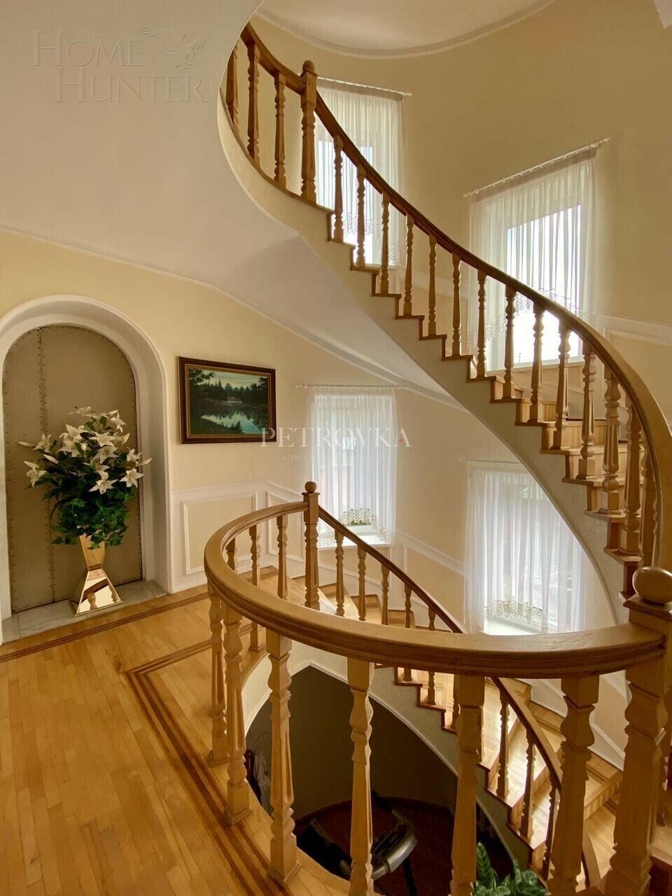 3-этажный коттедж 650 м² с отделкой