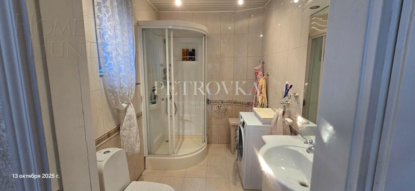 3-этажный коттедж 650 м² с отделкой