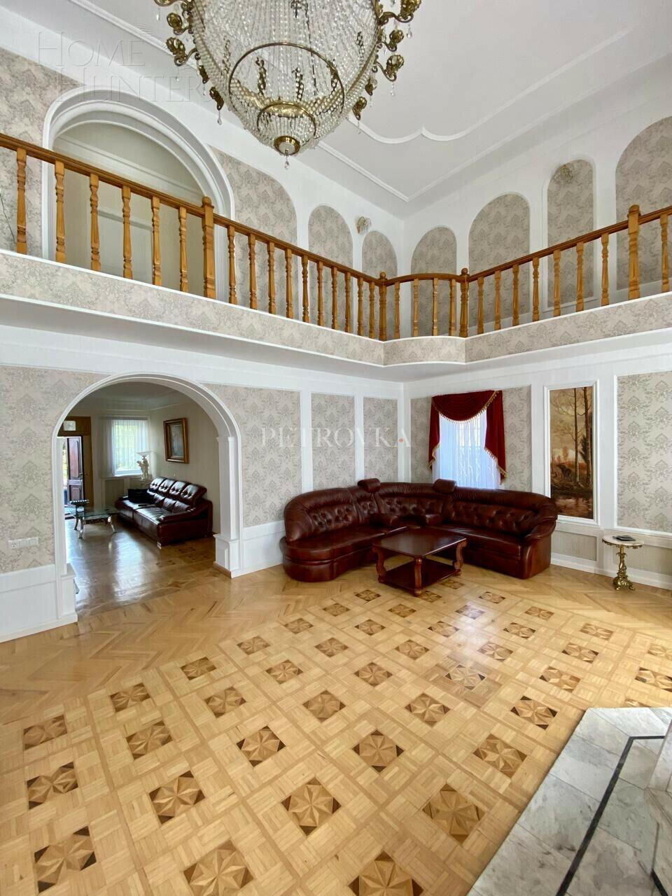 3-этажный коттедж 650 м² с отделкой