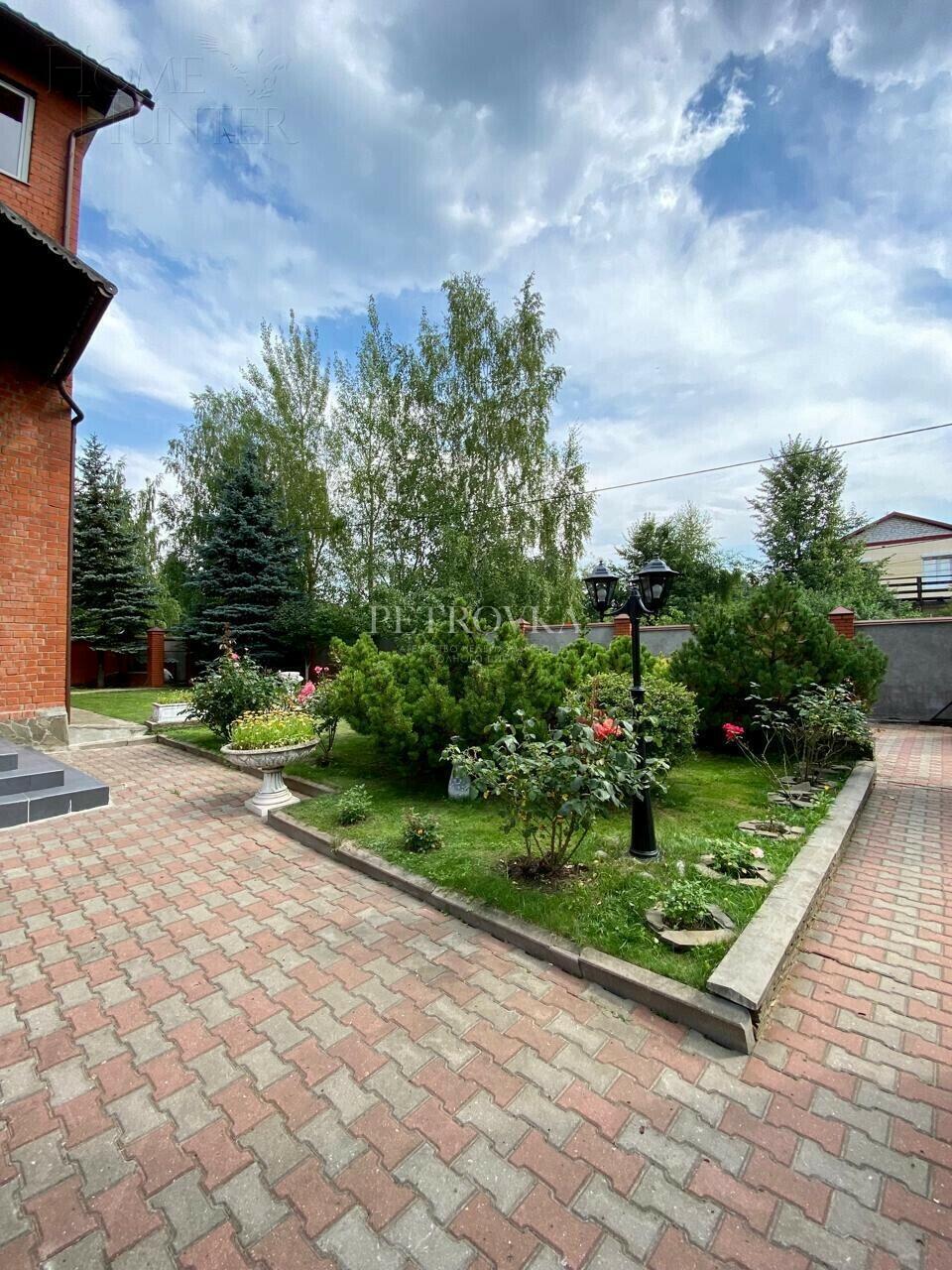 3-этажный коттедж 650 м² с отделкой