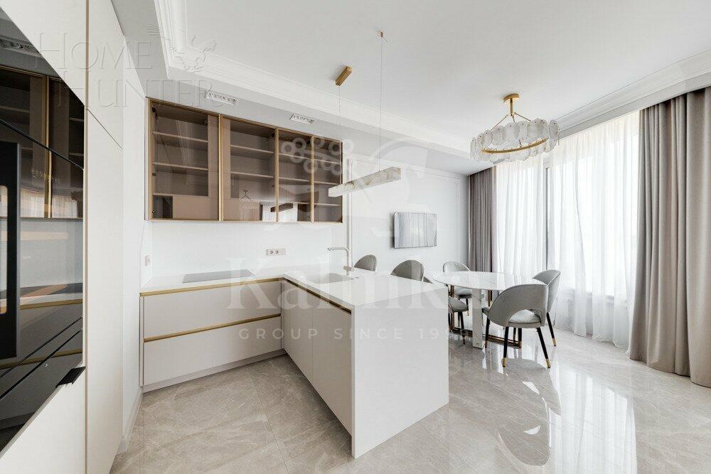 5-КОМН. КВАРТИРА С ОТДЕЛКОЙ 211 М² НА 18 ЭТАЖЕ