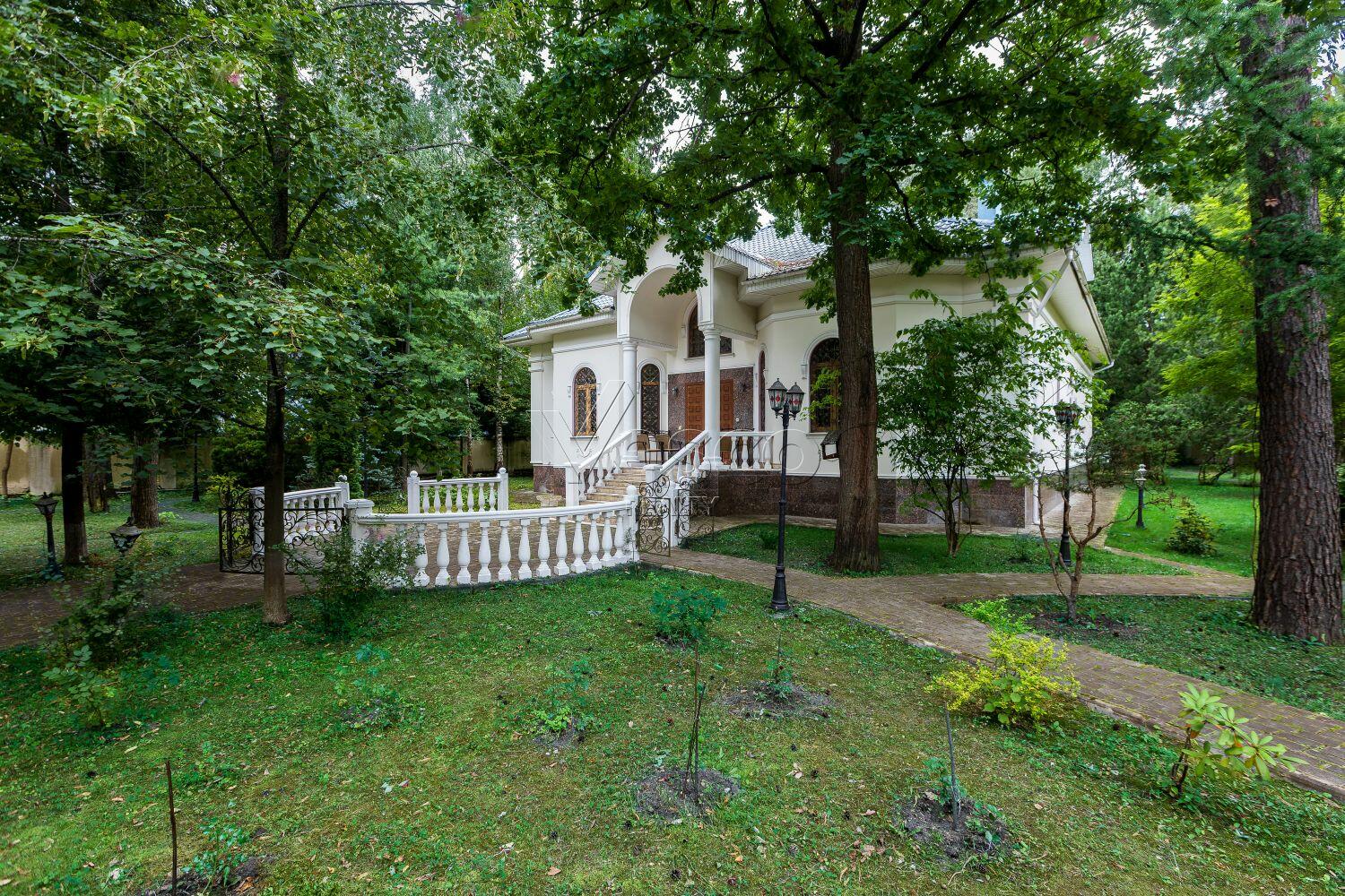 2-этажный коттедж 279.8 м² с отделкой