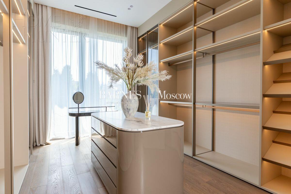 2-этажный коттедж 1 150 м² с отделкой