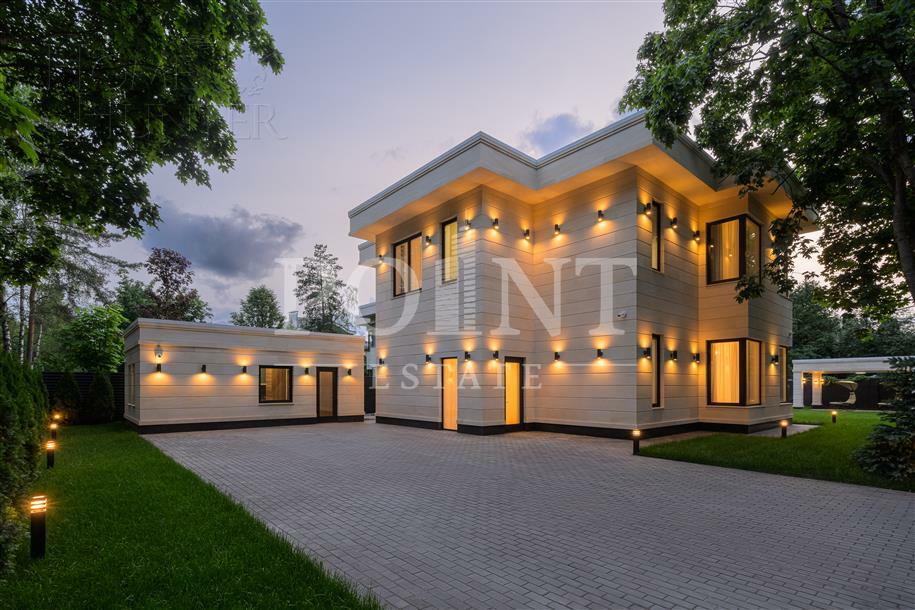 2-этажный коттедж 350 м² с отделкой