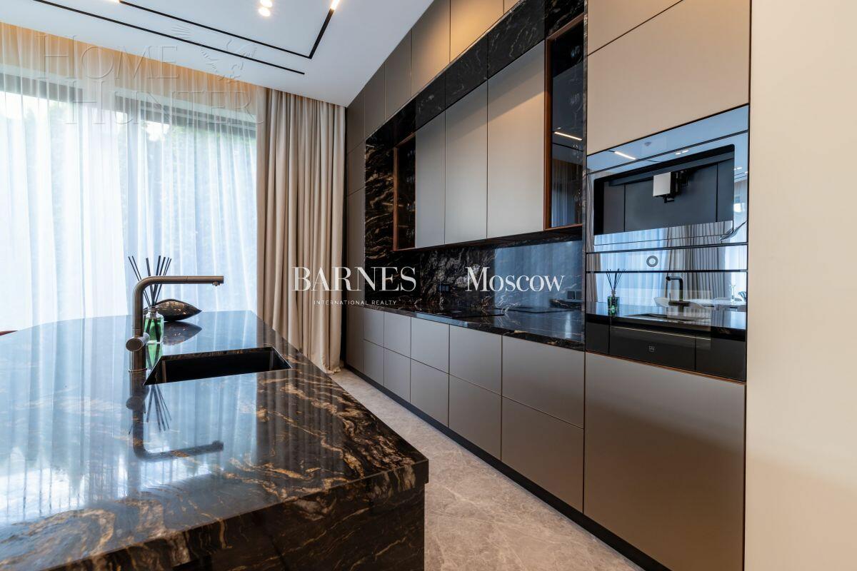 2-этажный коттедж 1 150 м² с отделкой