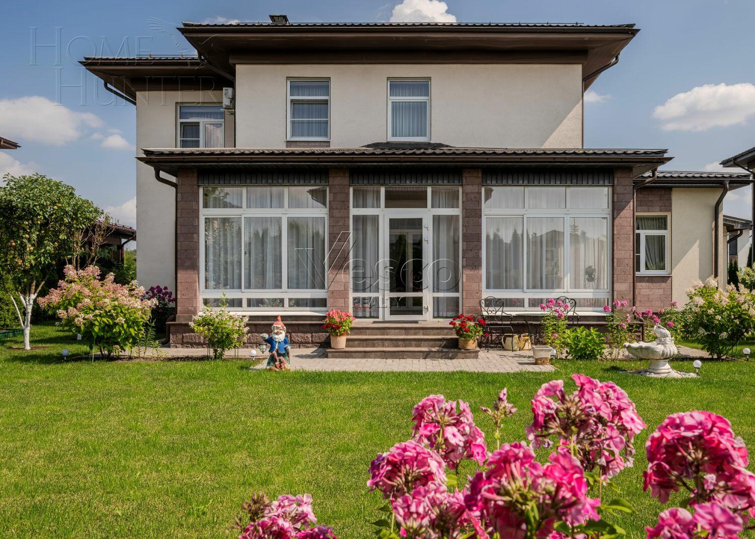 2-этажный коттедж 297.8 м² с отделкой