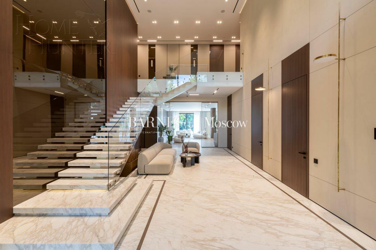 2-этажный коттедж 1 150 м² с отделкой