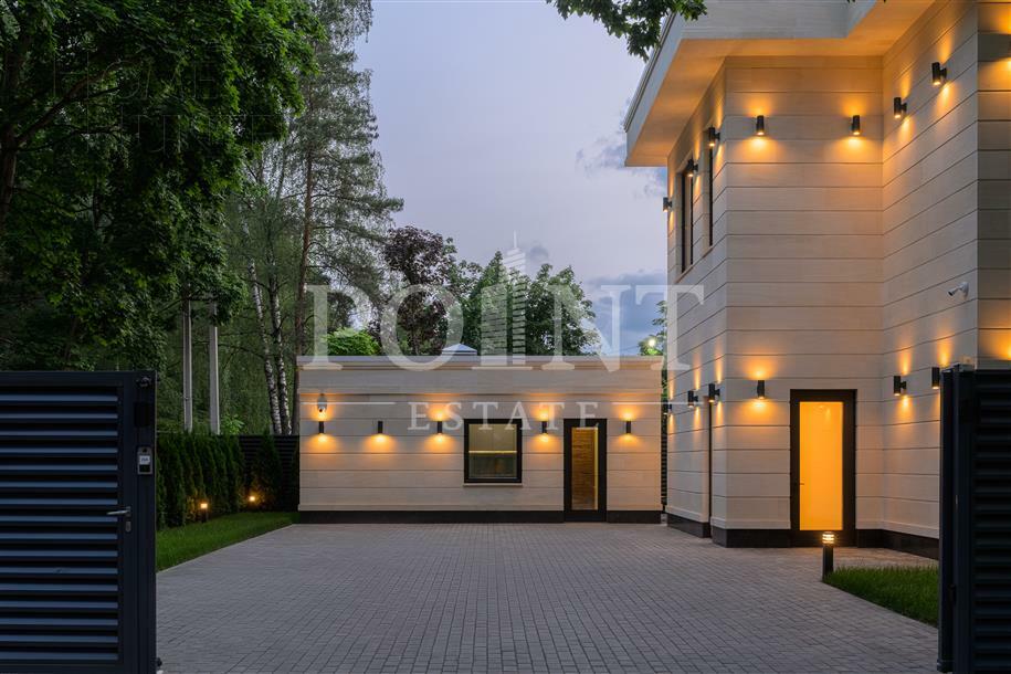 2-этажный коттедж 350 м² с отделкой