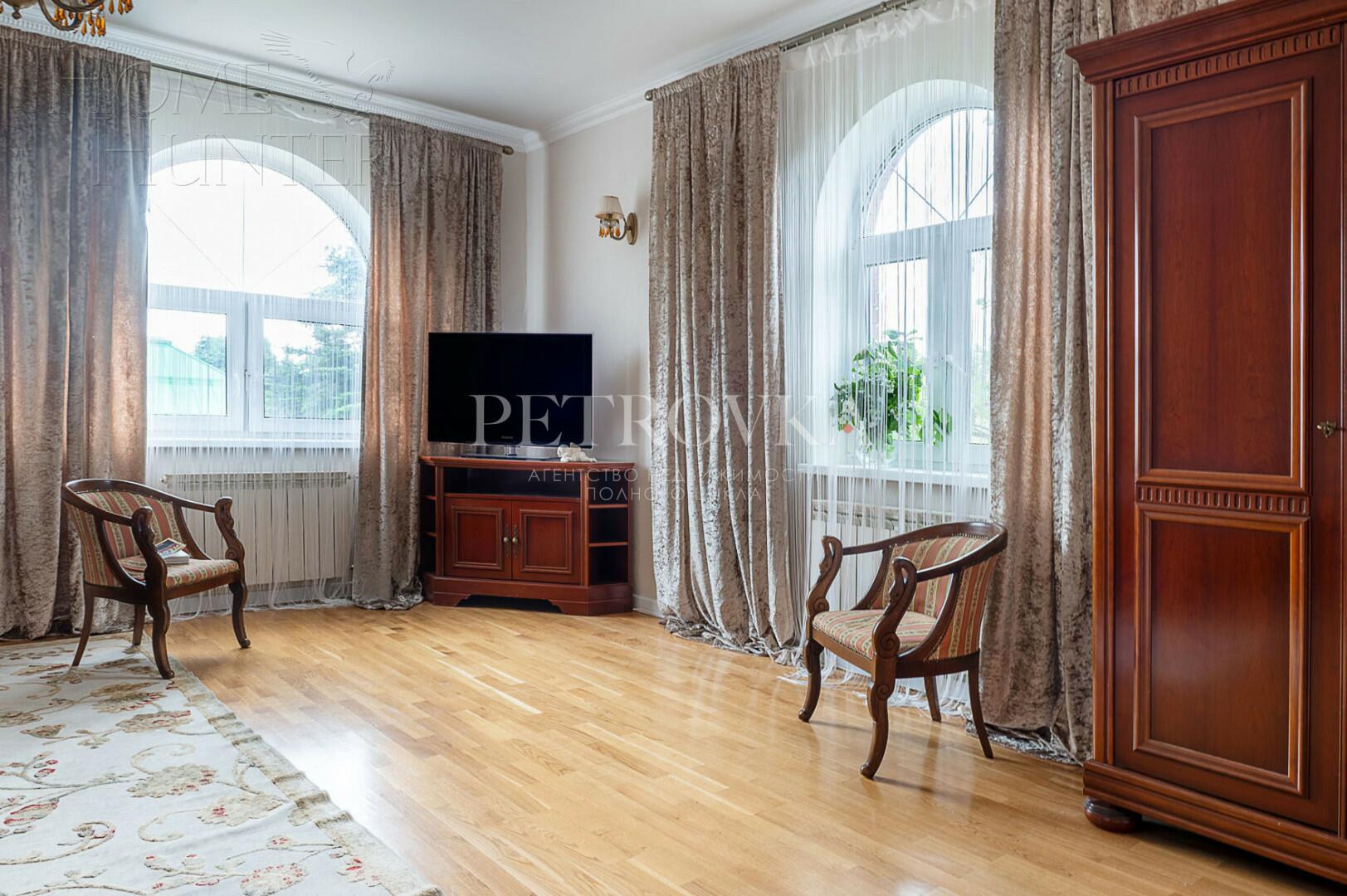 3-этажный коттедж 450 м² с отделкой