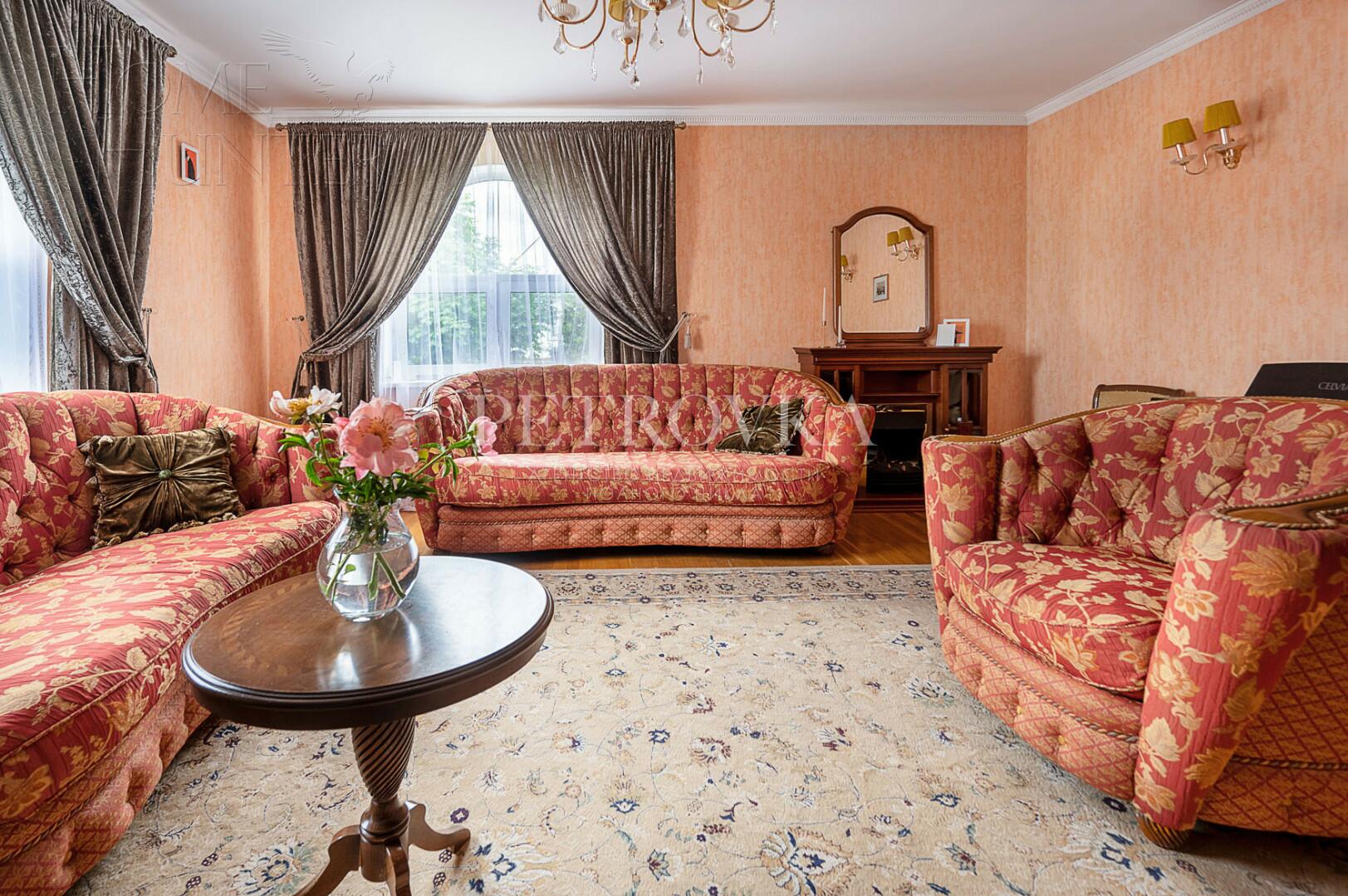3-этажный коттедж 450 м² с отделкой