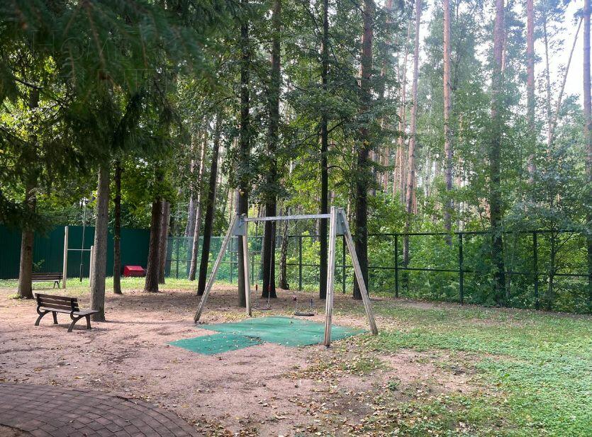 Участок 13.2 сот. в охраняемом поселке