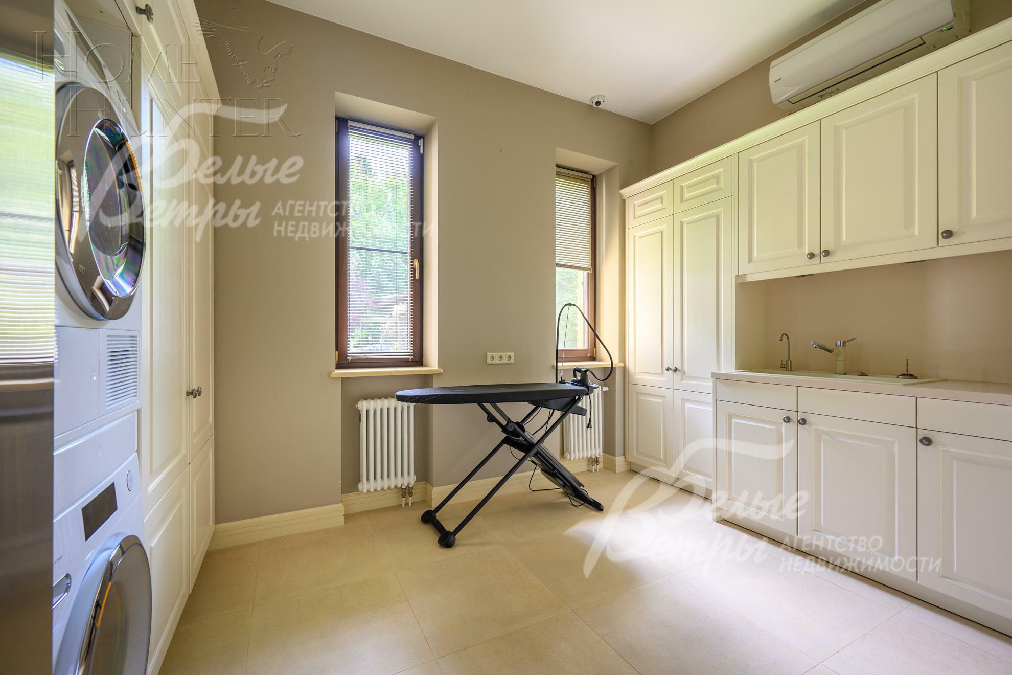3-этажный коттедж 1 081.6 м² с отделкой