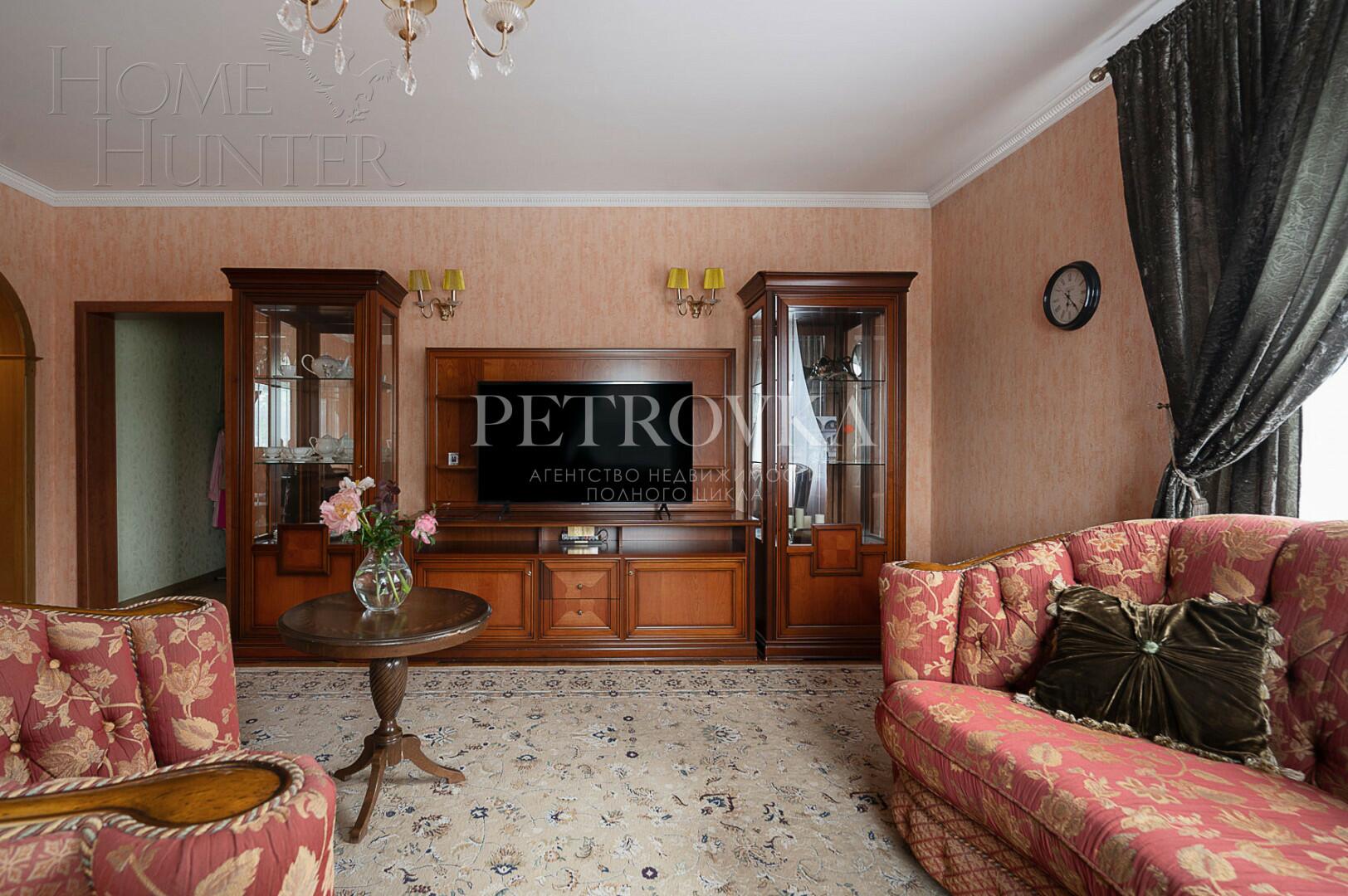 3-этажный коттедж 450 м² с отделкой