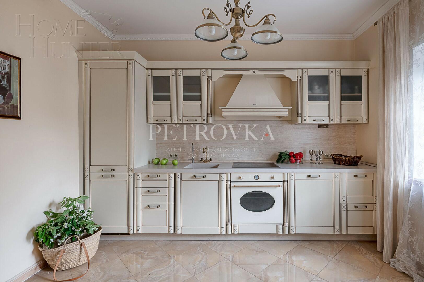 3-этажный коттедж 450 м² с отделкой