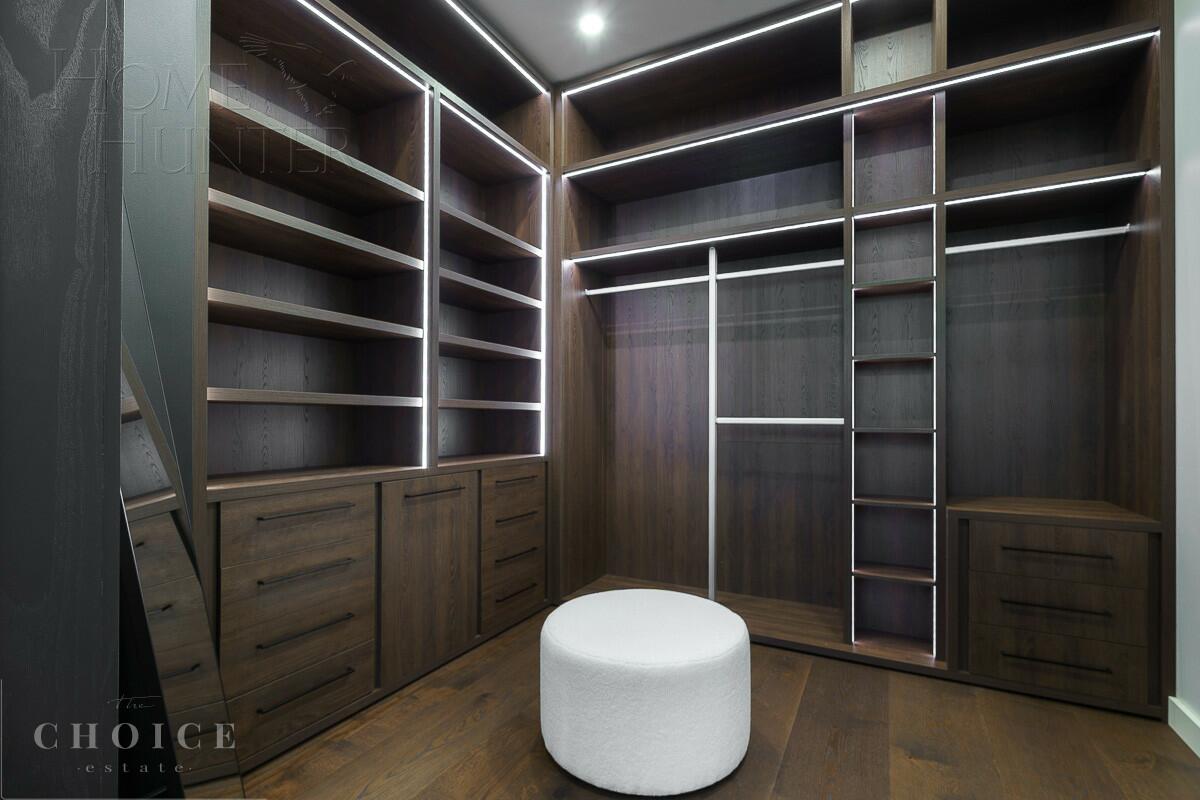 2-этажный коттедж 1 695 м² с отделкой