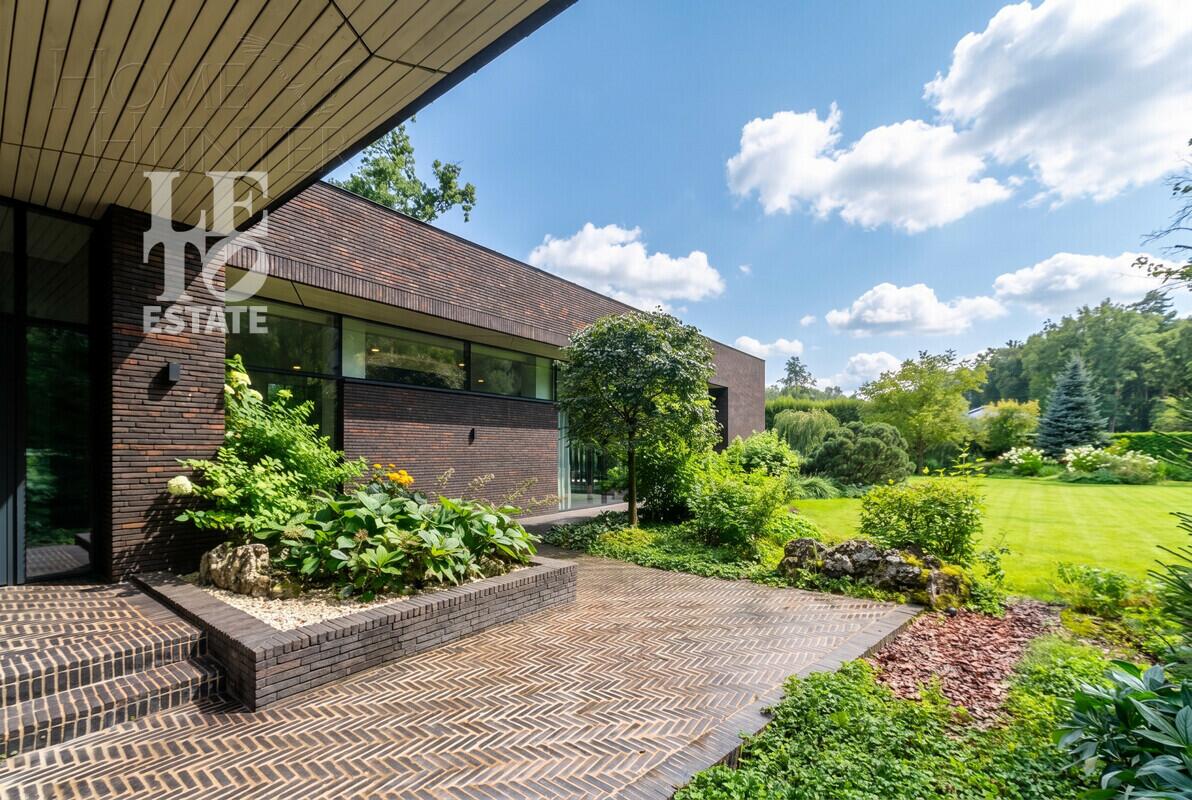 2-этажный коттедж 551.9 м² с отделкой