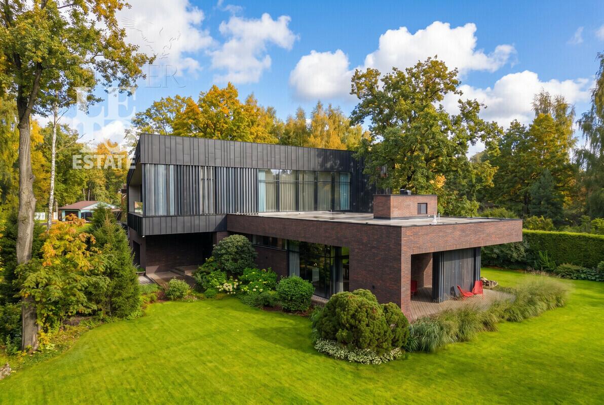 2-этажный коттедж 551.9 м² с отделкой