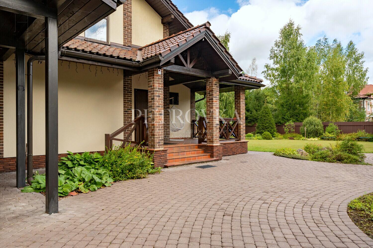 2-этажный коттедж 272.2 м² с отделкой
