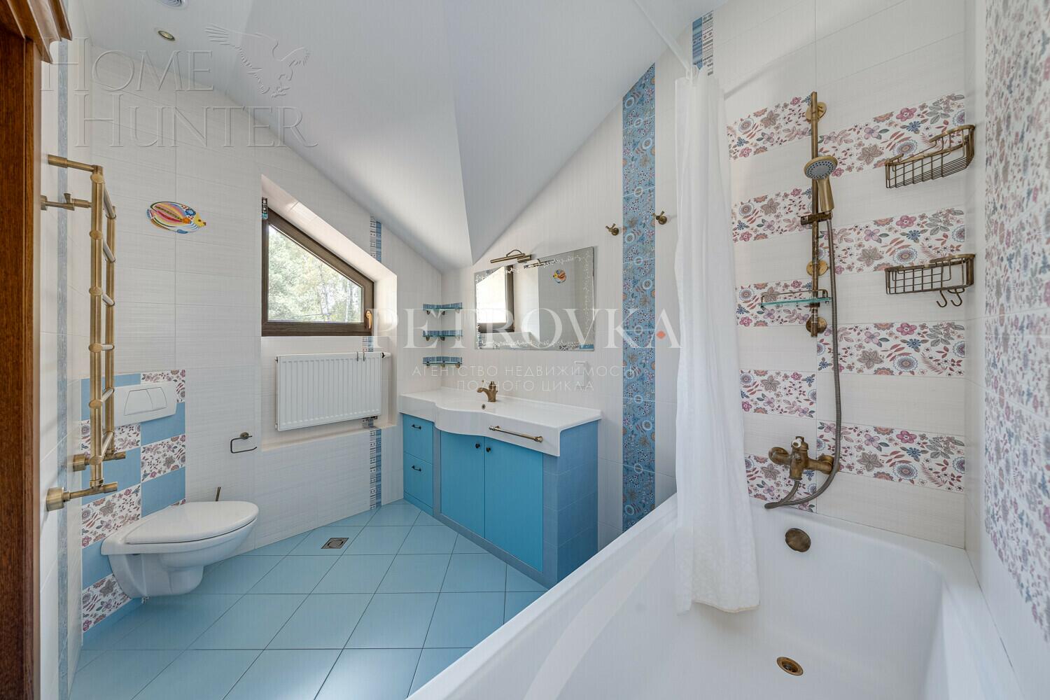 2-этажный коттедж 272.2 м² с отделкой